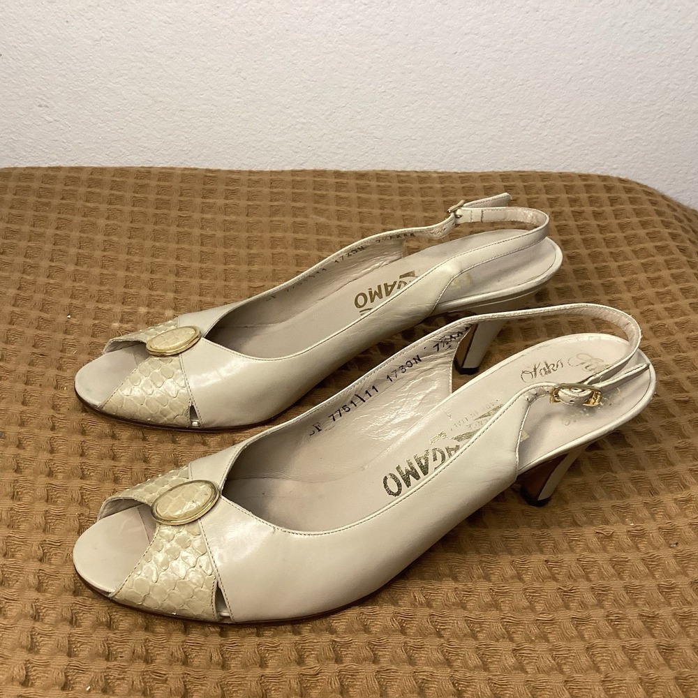 SALVATORE FERRAGAMO Womens Sz 7.5 AAAA Heel Beige Peep Toe Open Shoes Pump